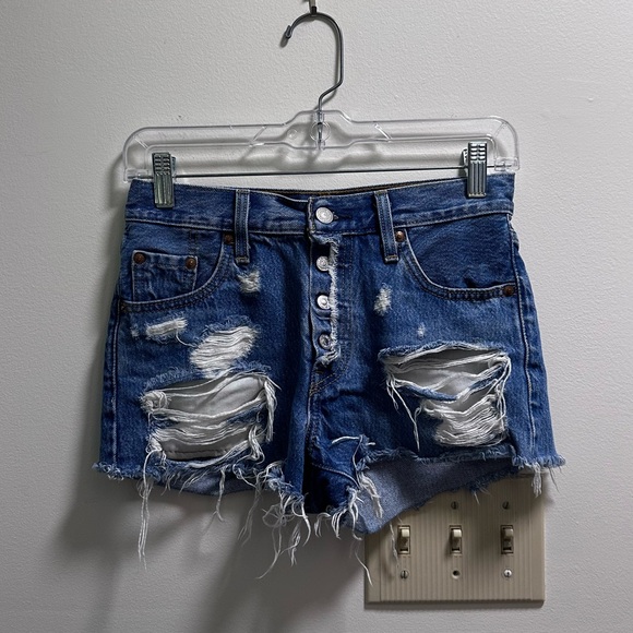 Levi’s 501 High Rise Distressed Shorts - Picture 2 of 3